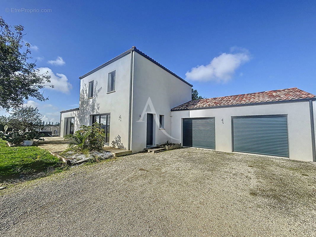 Maison à SAINT-CHRISTOPHE-DU-LIGNERON