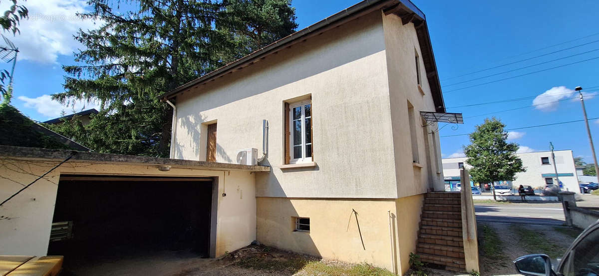 Maison à SAINT-DENIS-LES-BOURG