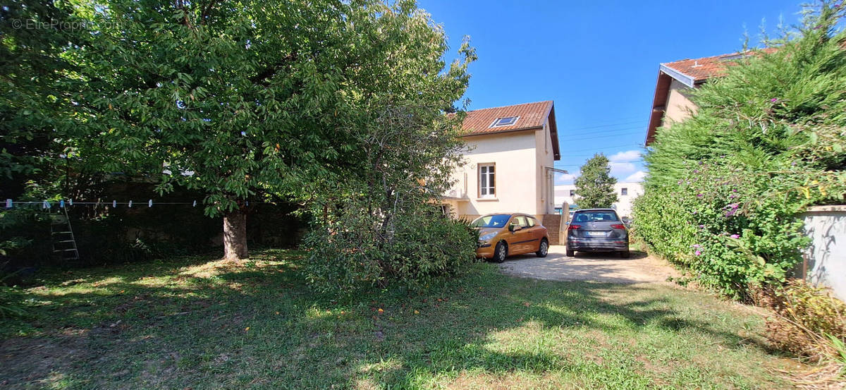 Maison à SAINT-DENIS-LES-BOURG