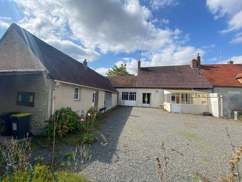 Maison à COURCY-AUX-LOGES