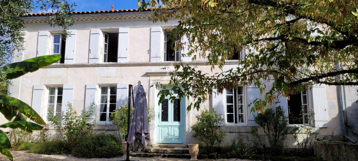 Maison à SAINTES