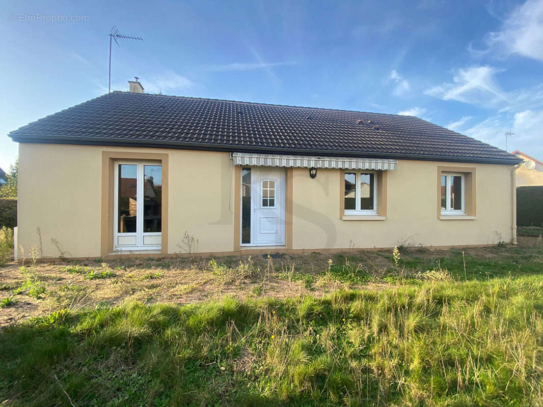 Maison à DAMIGNY