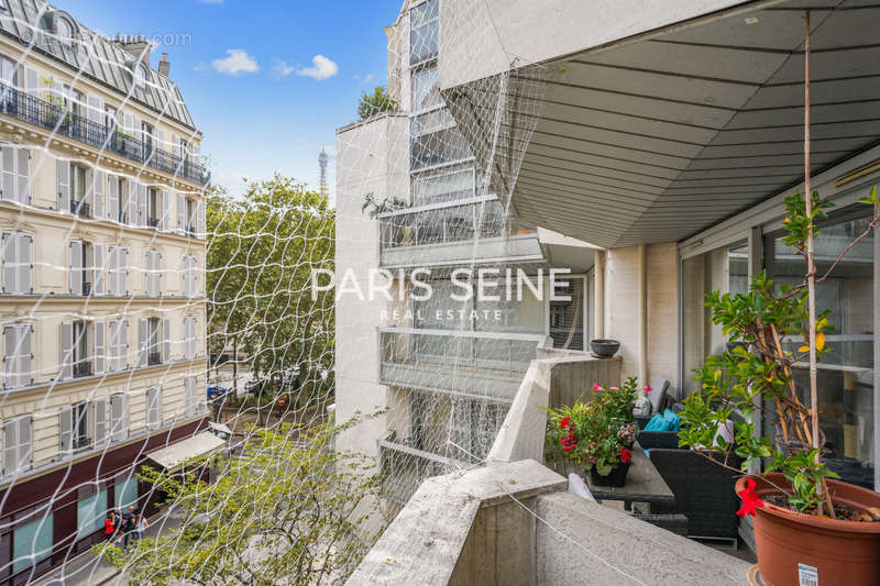 Appartement à PARIS-16E