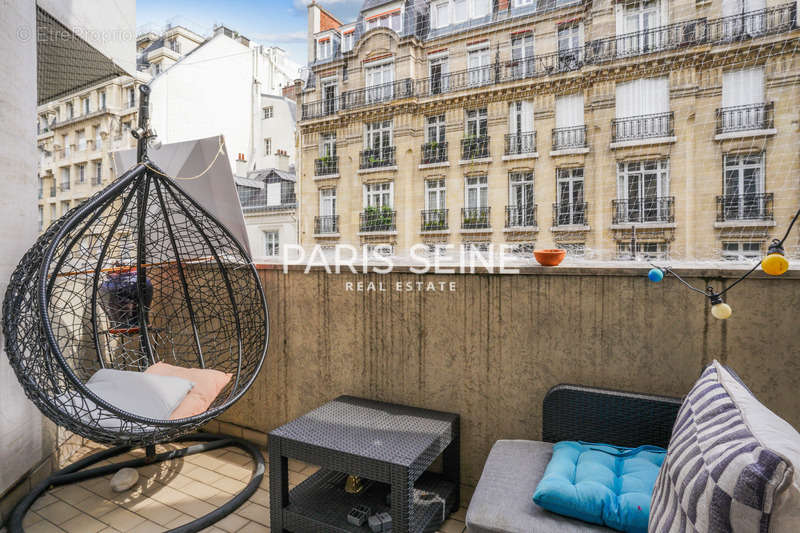 Appartement à PARIS-16E