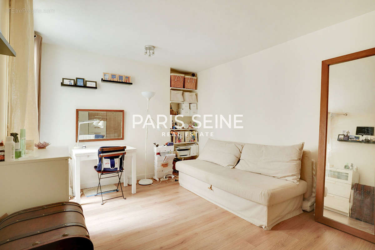 Appartement à PARIS-1E