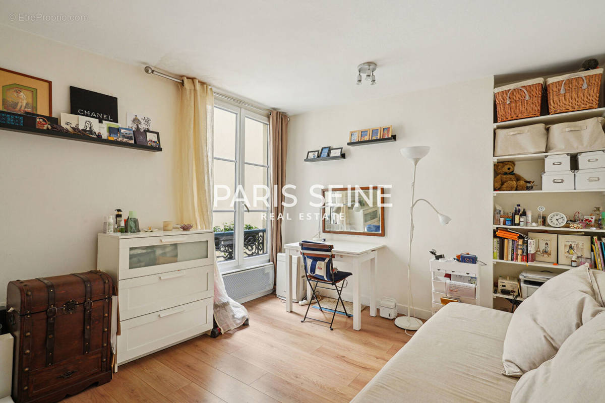 Appartement à PARIS-1E