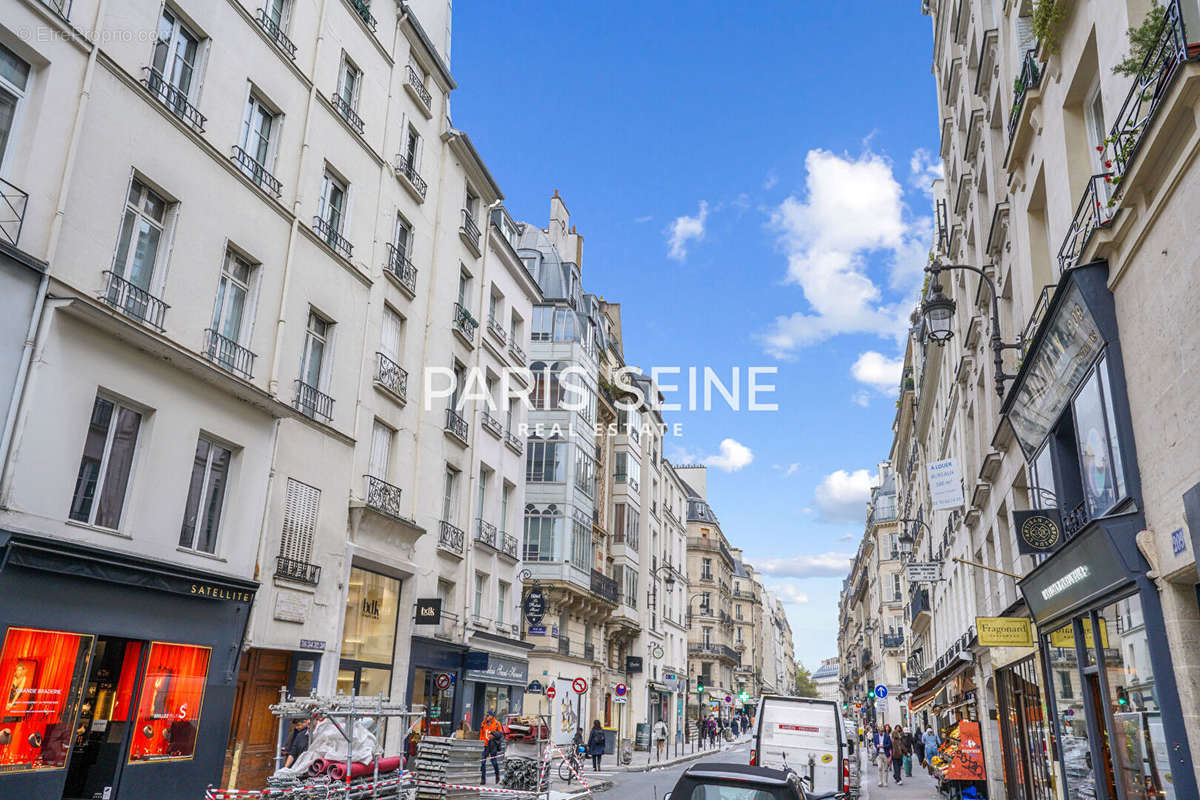 Appartement à PARIS-1E