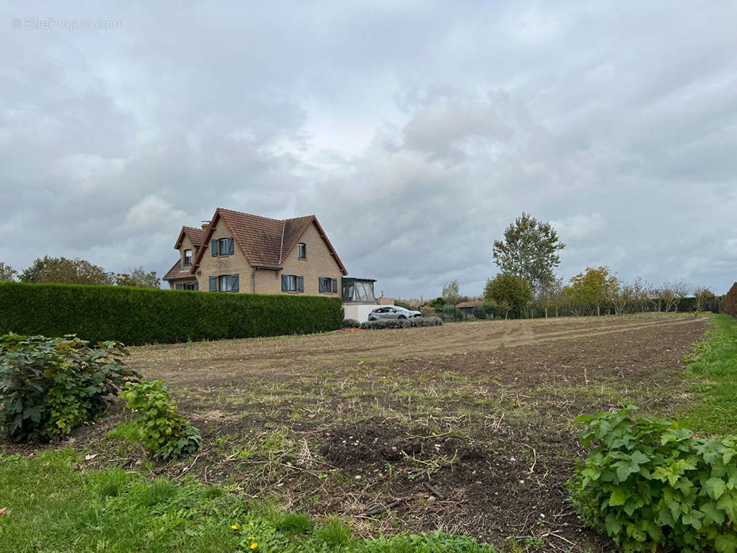 Terrain à CALONNE-SUR-LA-LYS