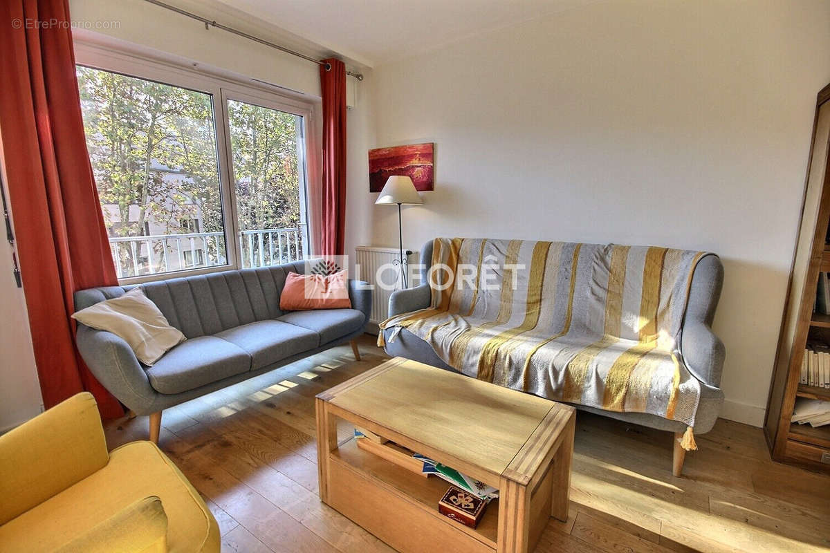 Appartement à COURBEVOIE