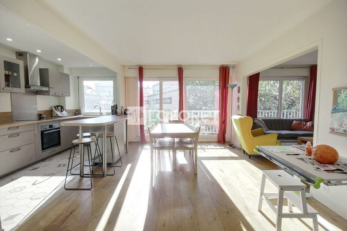 Appartement à COURBEVOIE