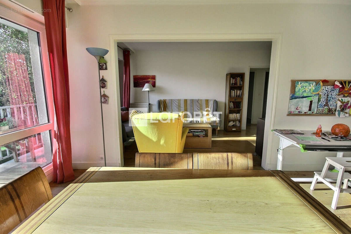 Appartement à COURBEVOIE