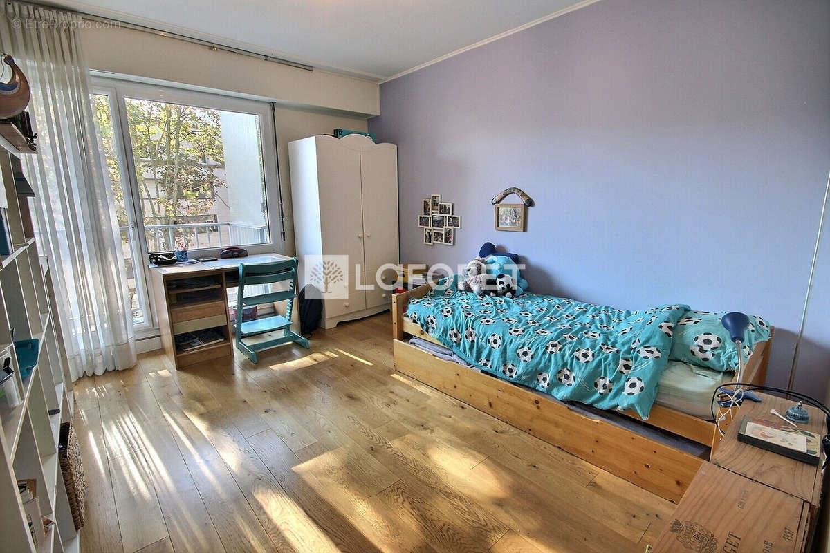 Appartement à COURBEVOIE