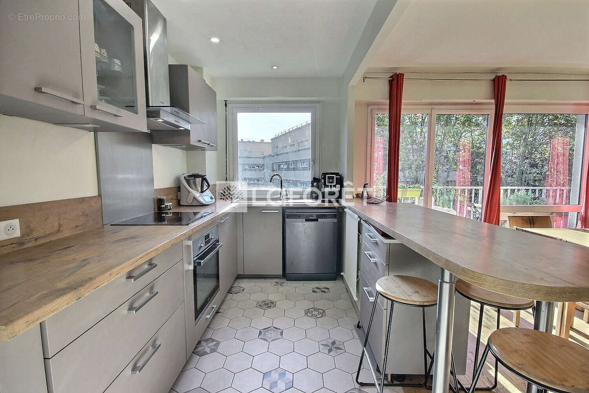 Appartement à COURBEVOIE