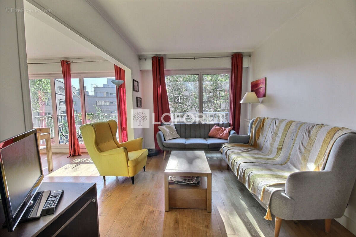 Appartement à COURBEVOIE