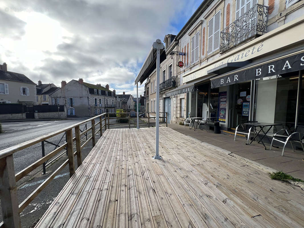 Commerce à LA CHARITE-SUR-LOIRE