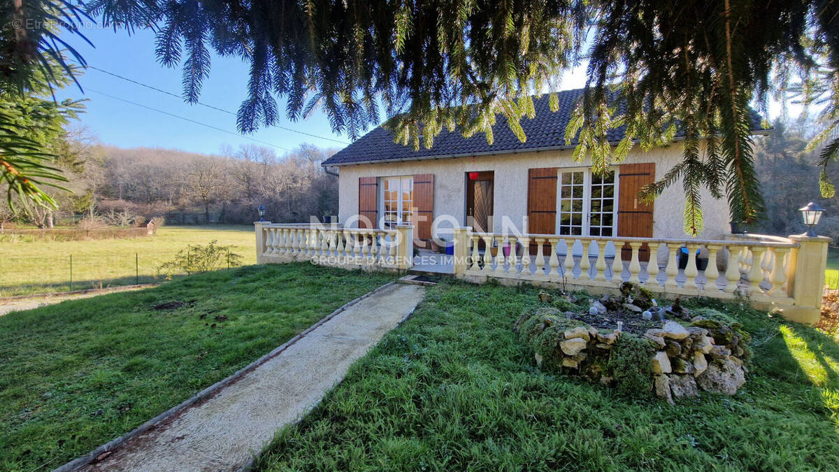 Maison à SAINT-PARDOUX-LA-RIVIERE