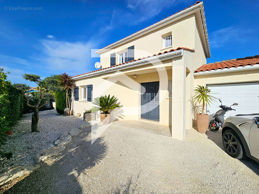 Maison à L&#039;EGUILLE