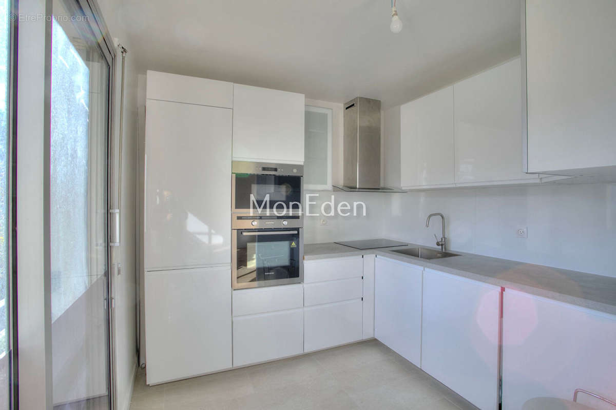 Appartement à COURBEVOIE