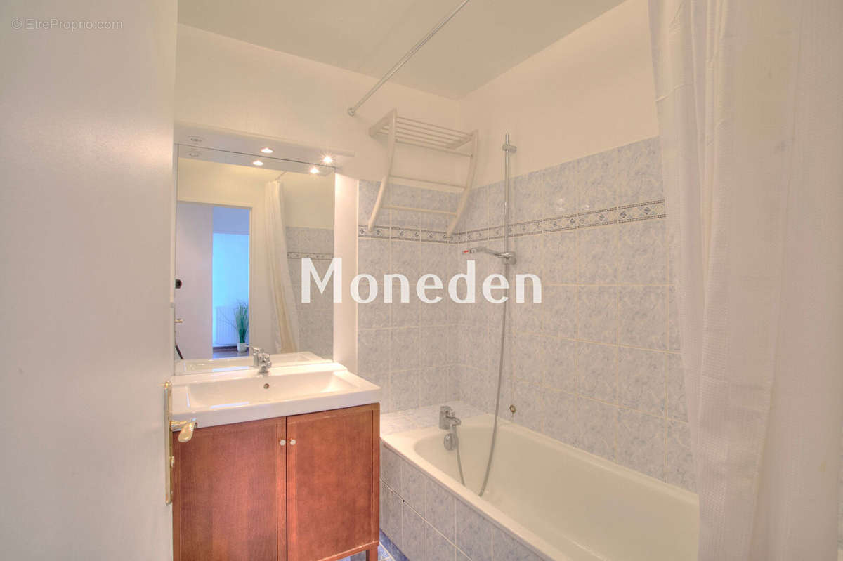 Appartement à COURBEVOIE