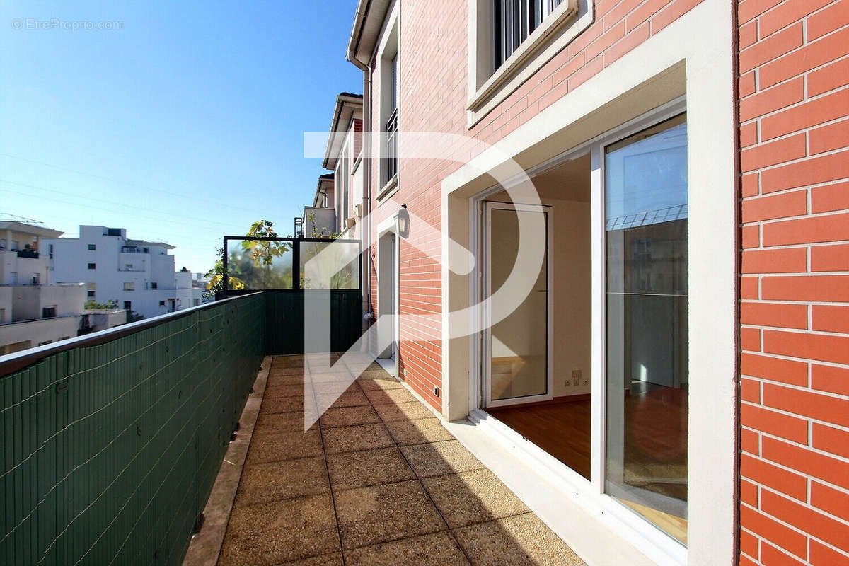 Appartement à VILLENEUVE-LA-GARENNE