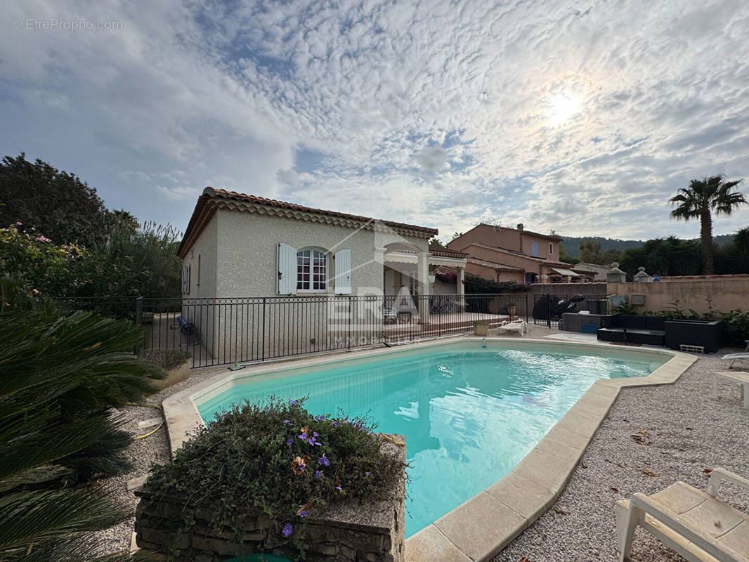 Maison à SAINT-CYR-SUR-MER