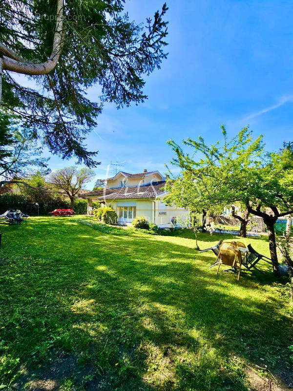 Maison à COLLONGES-SOUS-SALEVE