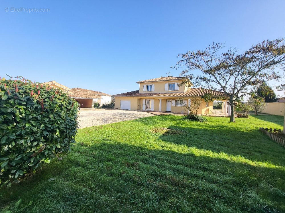 Maison à CHATILLON-SUR-CHALARONNE