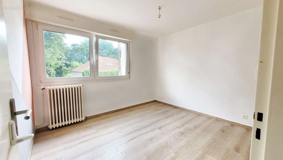 Chambre  vide - Appartement à LONGEVILLE-LES-METZ