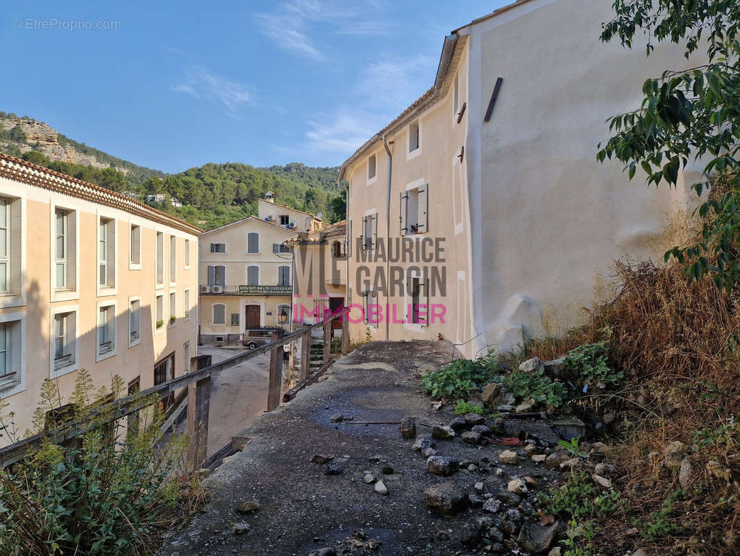 Terrain à FONTAINE-DE-VAUCLUSE