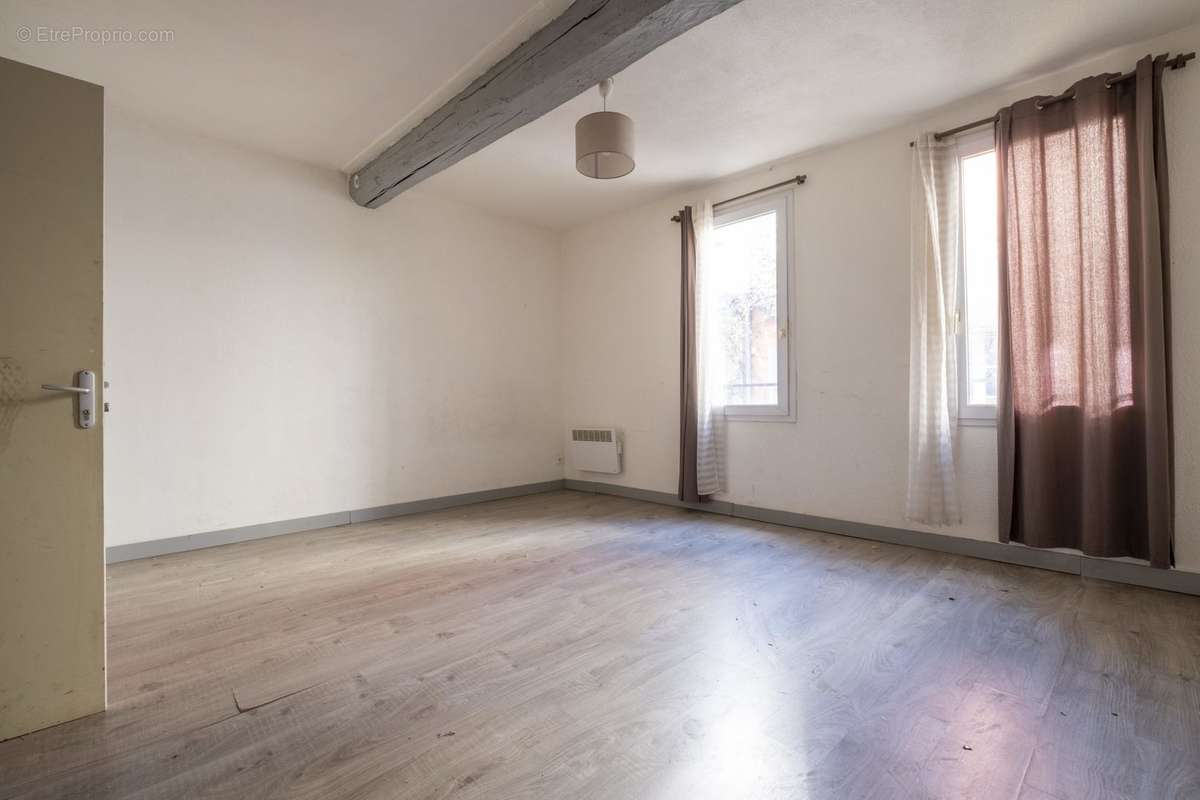 APPARTEMENT T1 BIS  2EME ETAGE - Appartement à PERPIGNAN