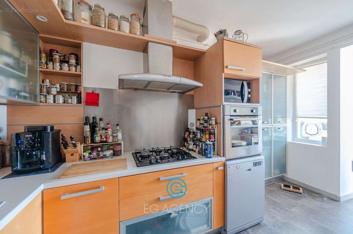 Appartement à MARSEILLE-1E