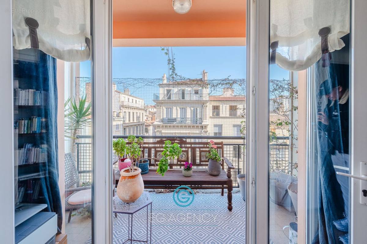 Appartement à MARSEILLE-1E