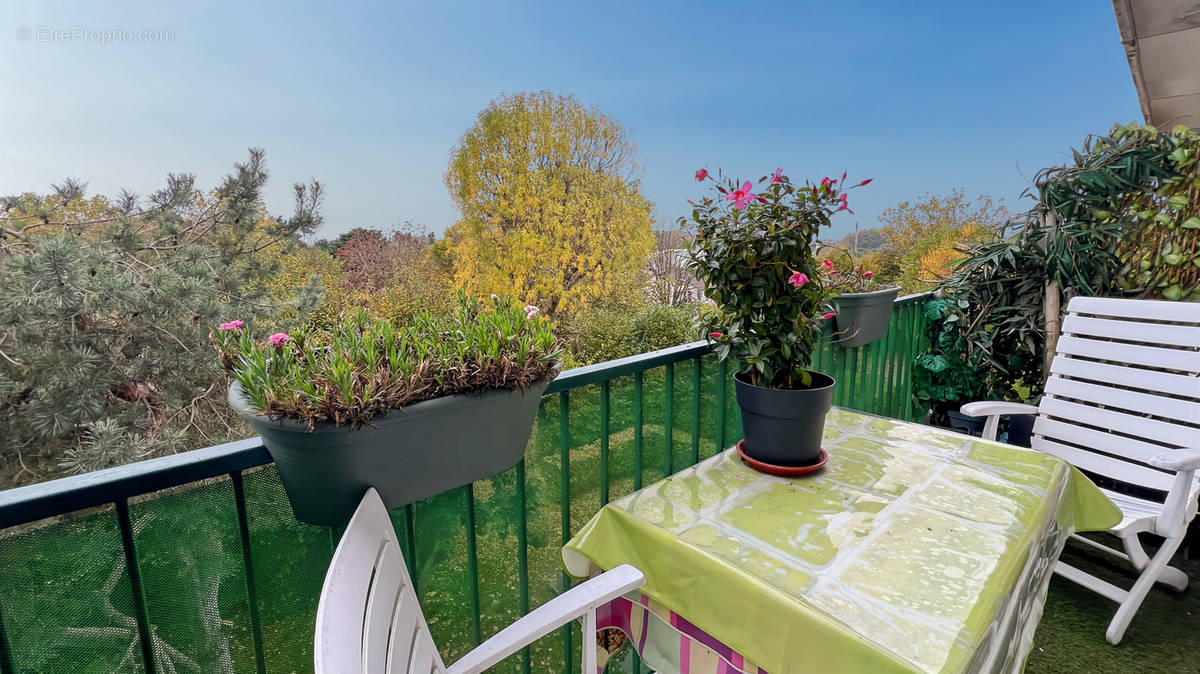 Appartement à NEAUPHLE-LE-CHATEAU