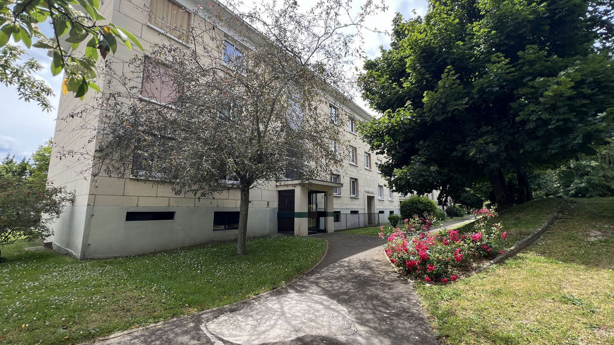 Appartement à NEAUPHLE-LE-CHATEAU