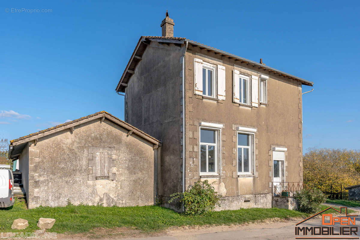 Maison à CASTELNAUD-DE-GRATECAMBE