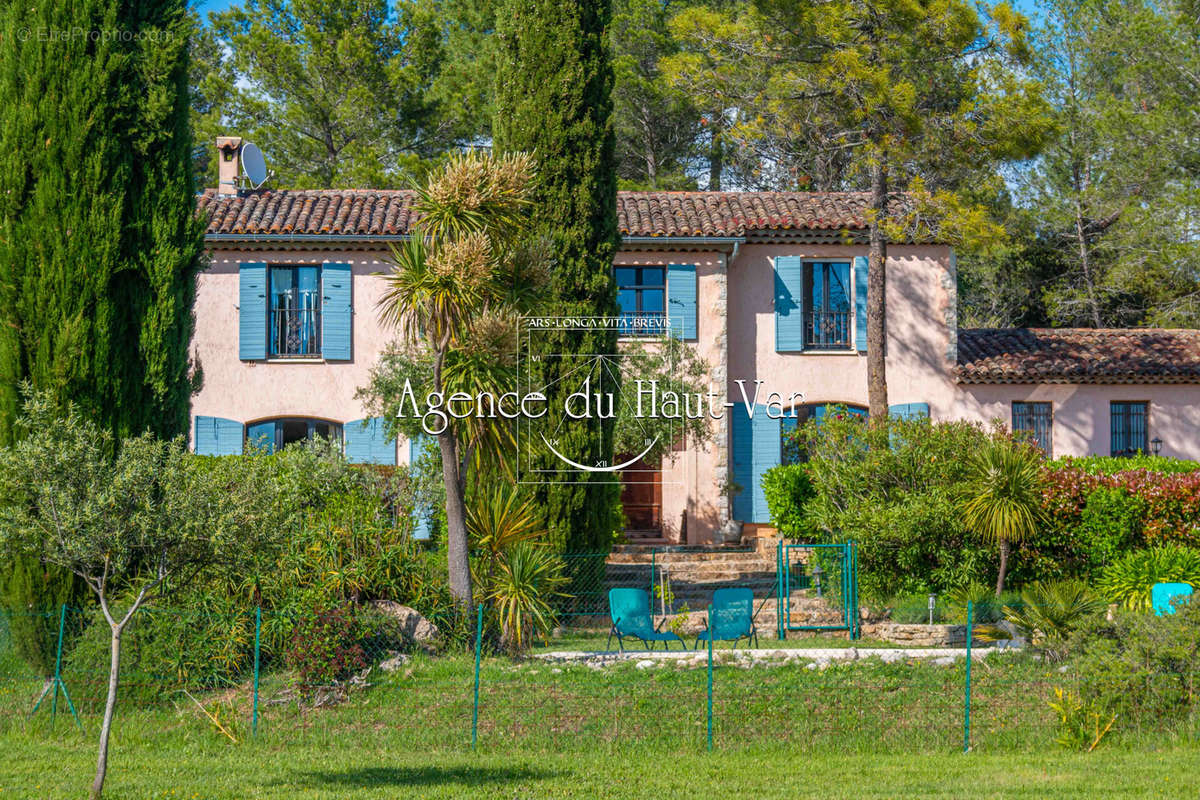 Maison à TOURRETTES