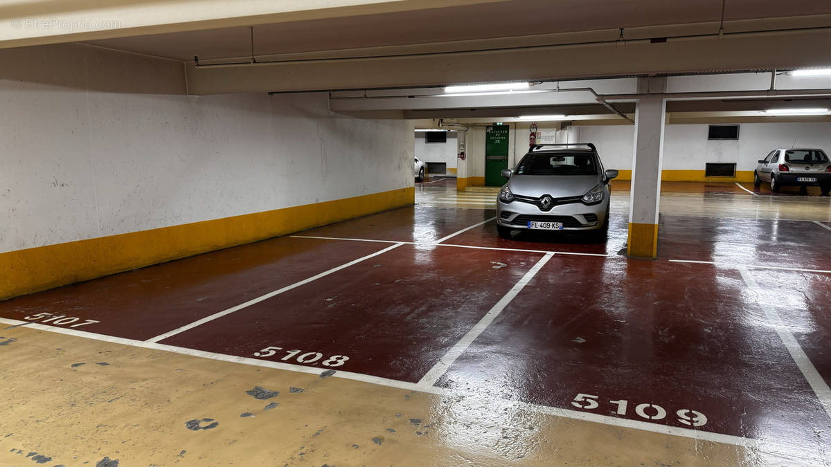 Parking à PARIS-13E