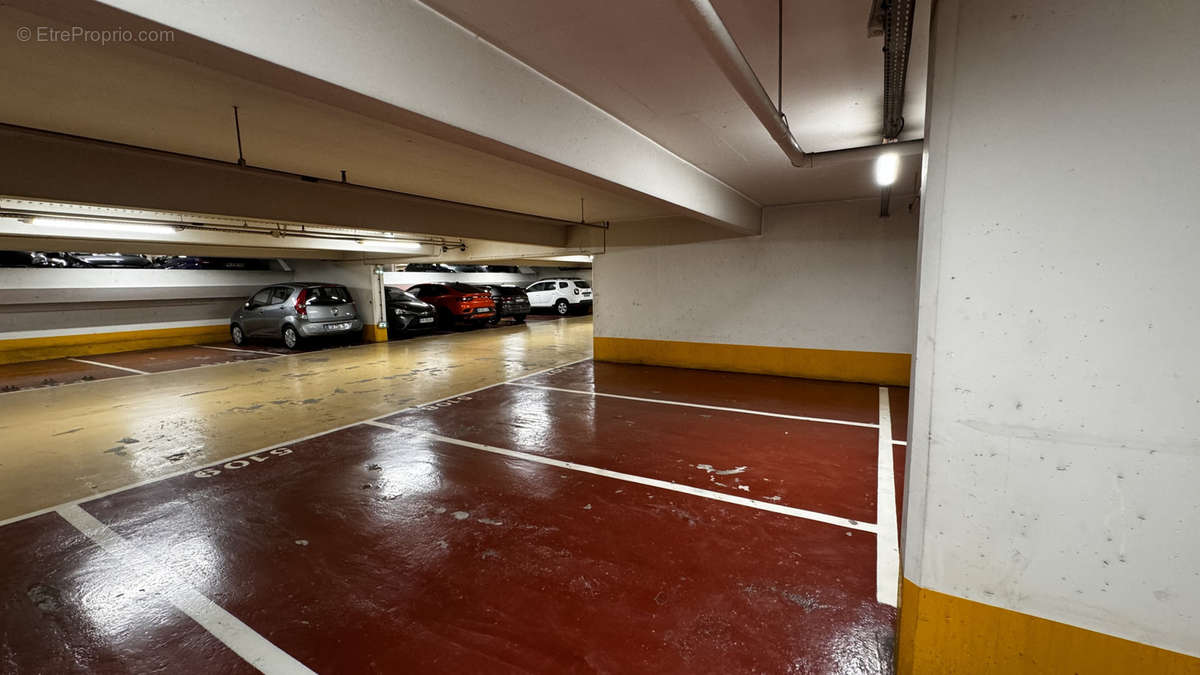 Parking à PARIS-13E