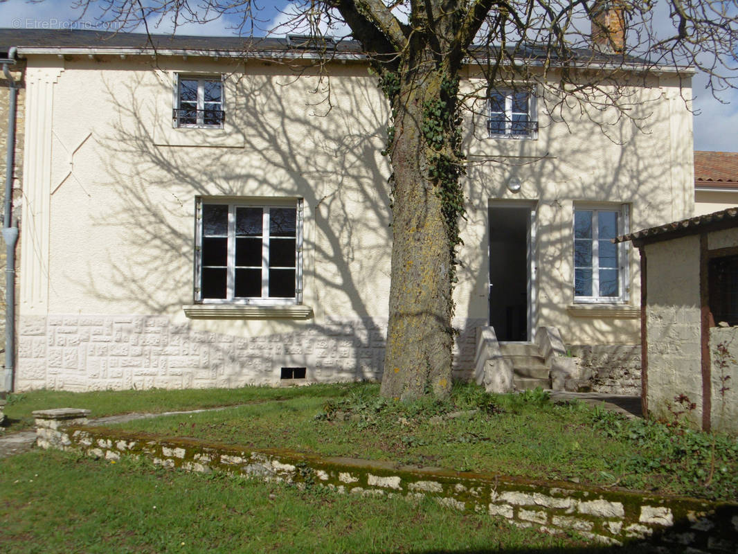 Maison à VOUZAILLES