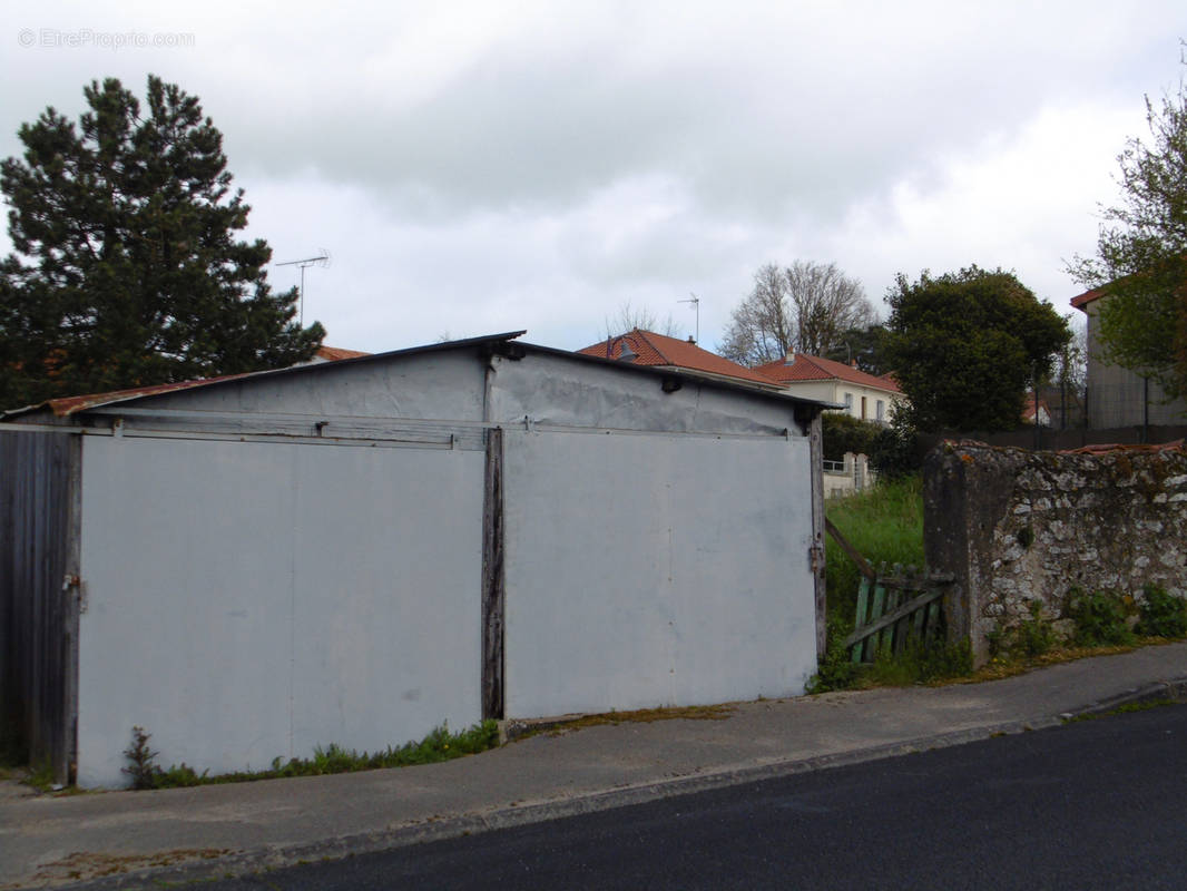 Parking à CHATILLON-SUR-THOUET