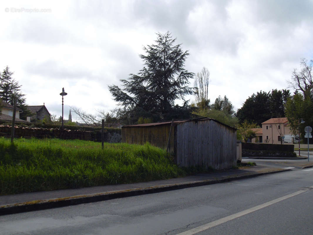 Parking à CHATILLON-SUR-THOUET