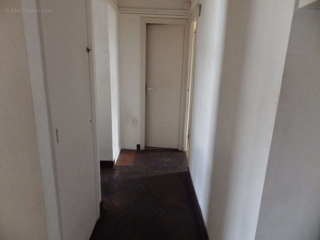 Appartement à MARSEILLE-5E