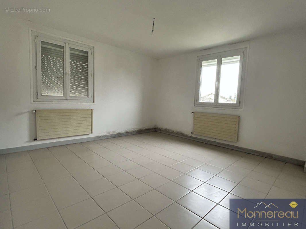 Appartement à JARNAC-CHAMPAGNE