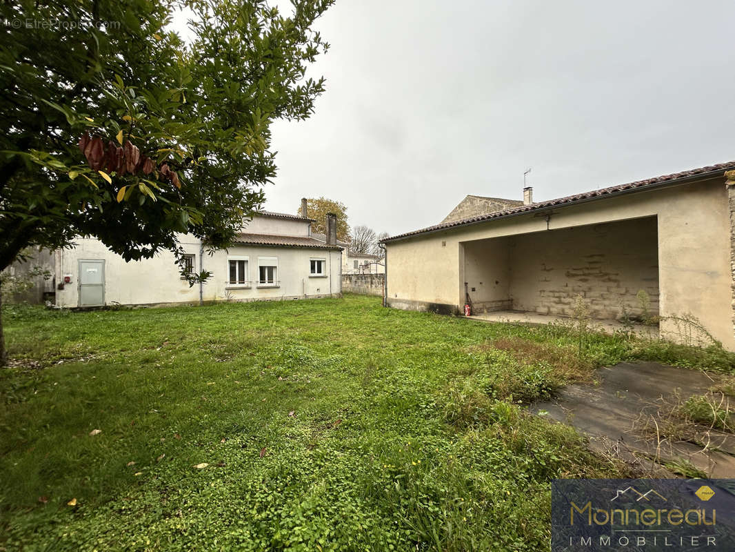 Appartement à JARNAC-CHAMPAGNE