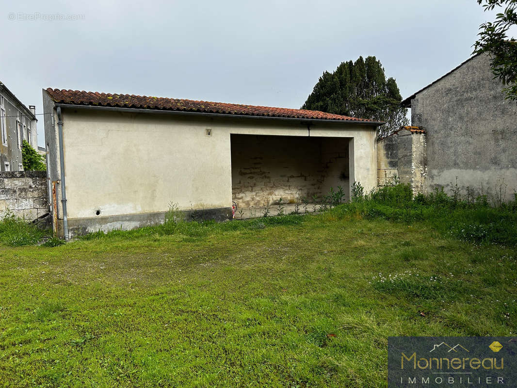 Appartement à JARNAC-CHAMPAGNE