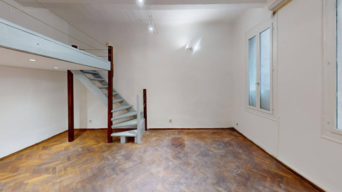 Appartement à MARSEILLE-1E