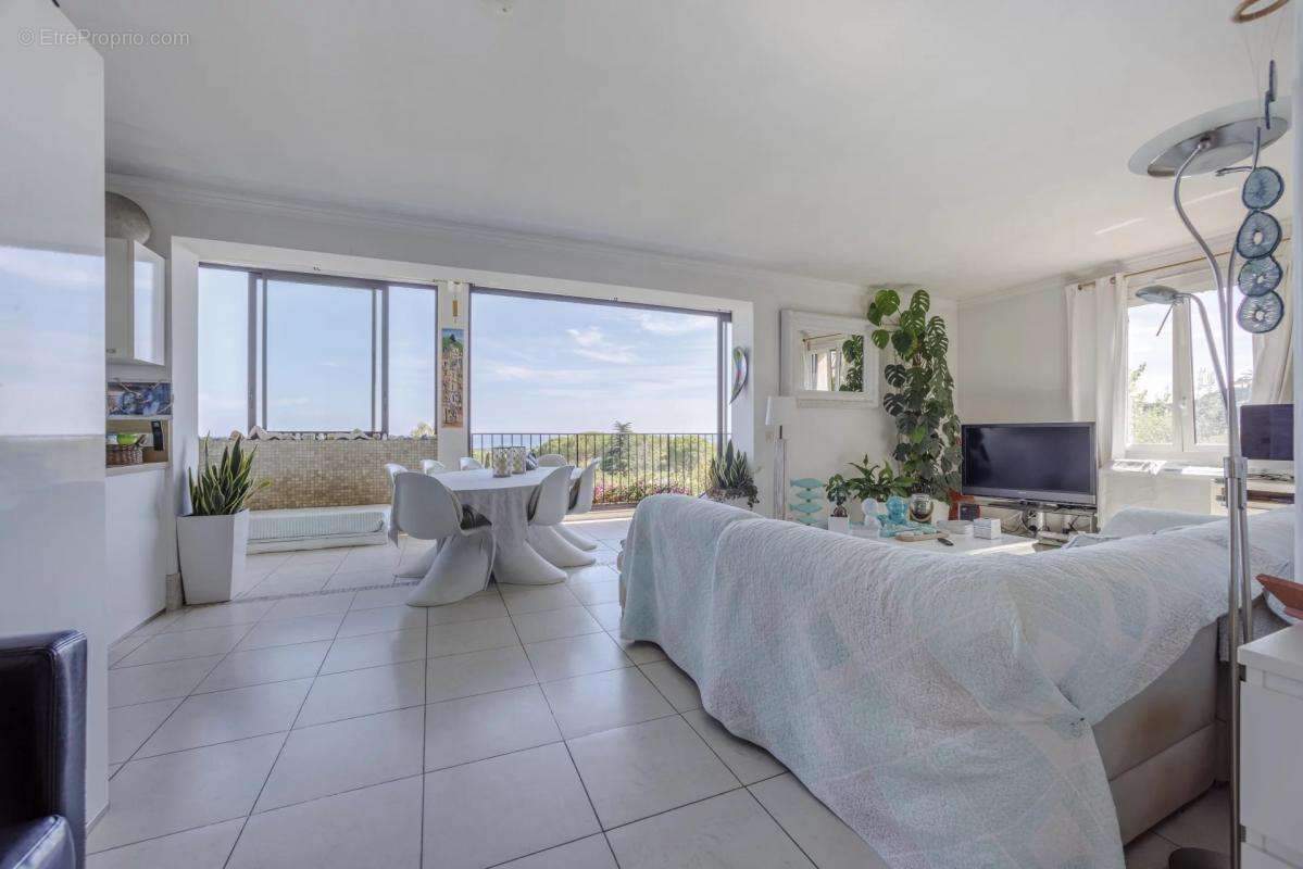 Appartement à VILLENEUVE-LOUBET