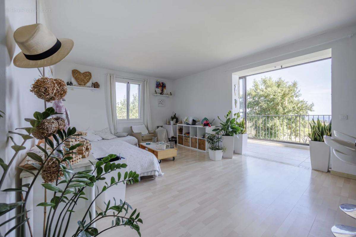 Appartement à VILLENEUVE-LOUBET