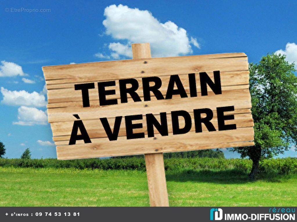 Terrain à MILLERY