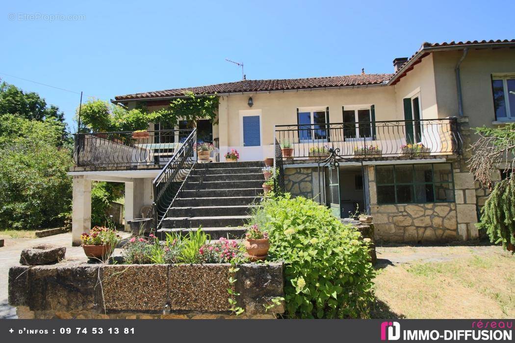 Maison à PUY-L&#039;EVEQUE